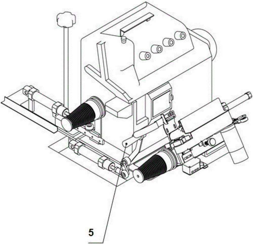 一种翻转式活动上领辅助装置及圆领缝纫机的制作方法附图